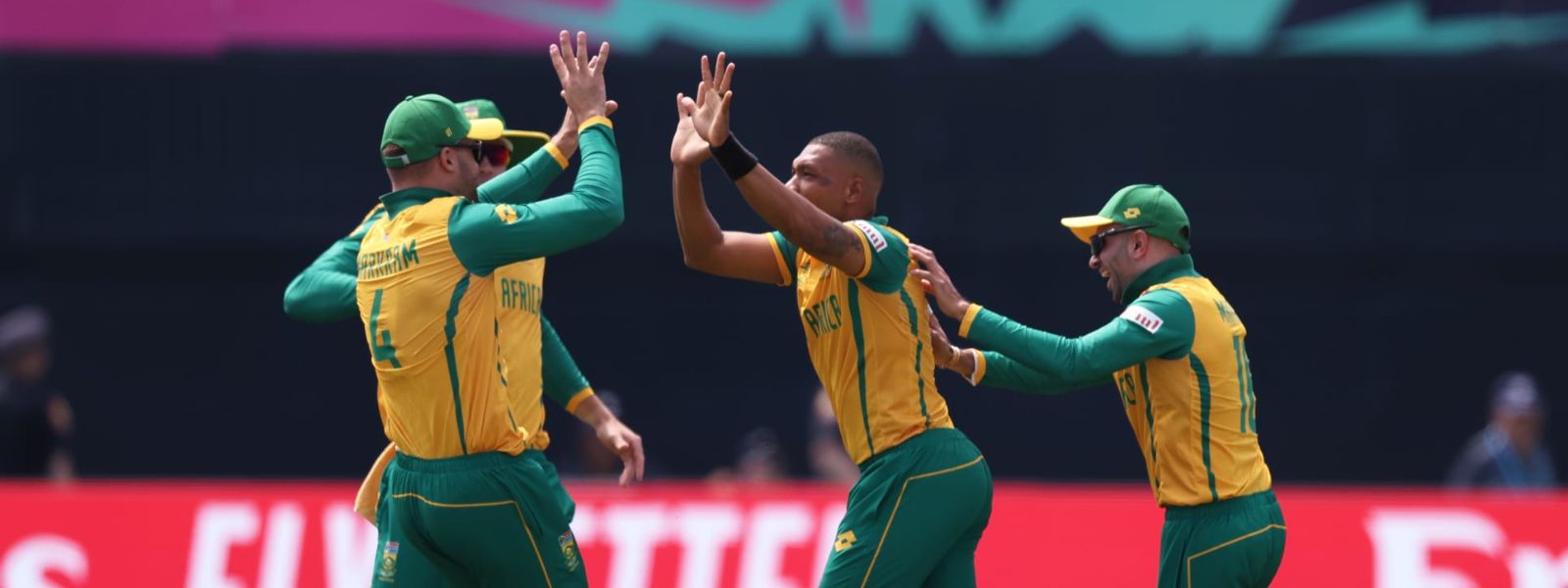 South Africa beat Sri Lanka with bowling display